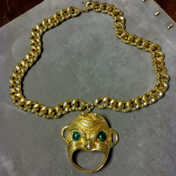 Nettie Rosenstein signed Monkey necklace chunky chain green glass eyes - Picture 1 of 7